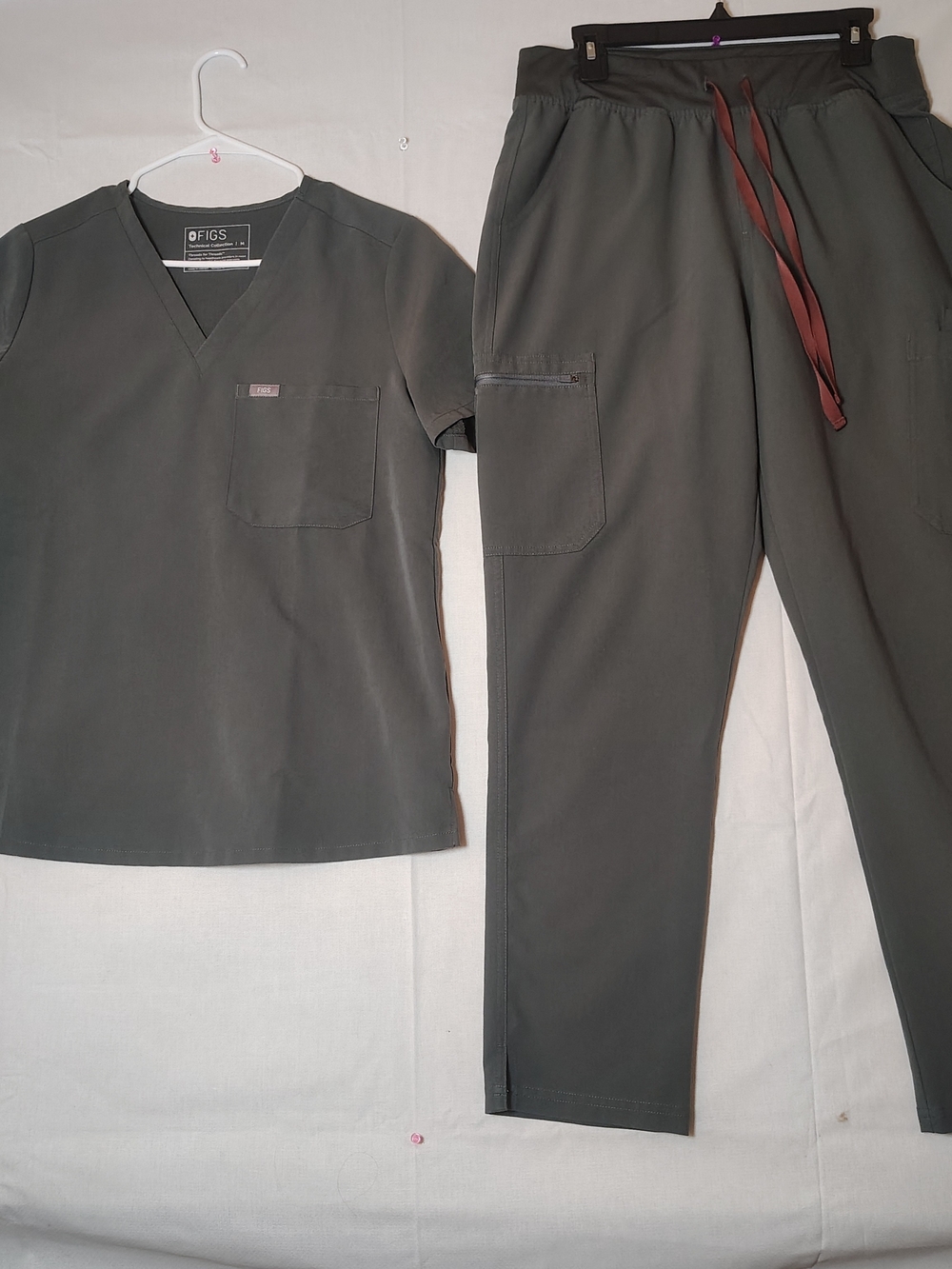 FIGS Technical Collection Hydrogreen Cargo Scrub Pants and Top Wmen's M/L